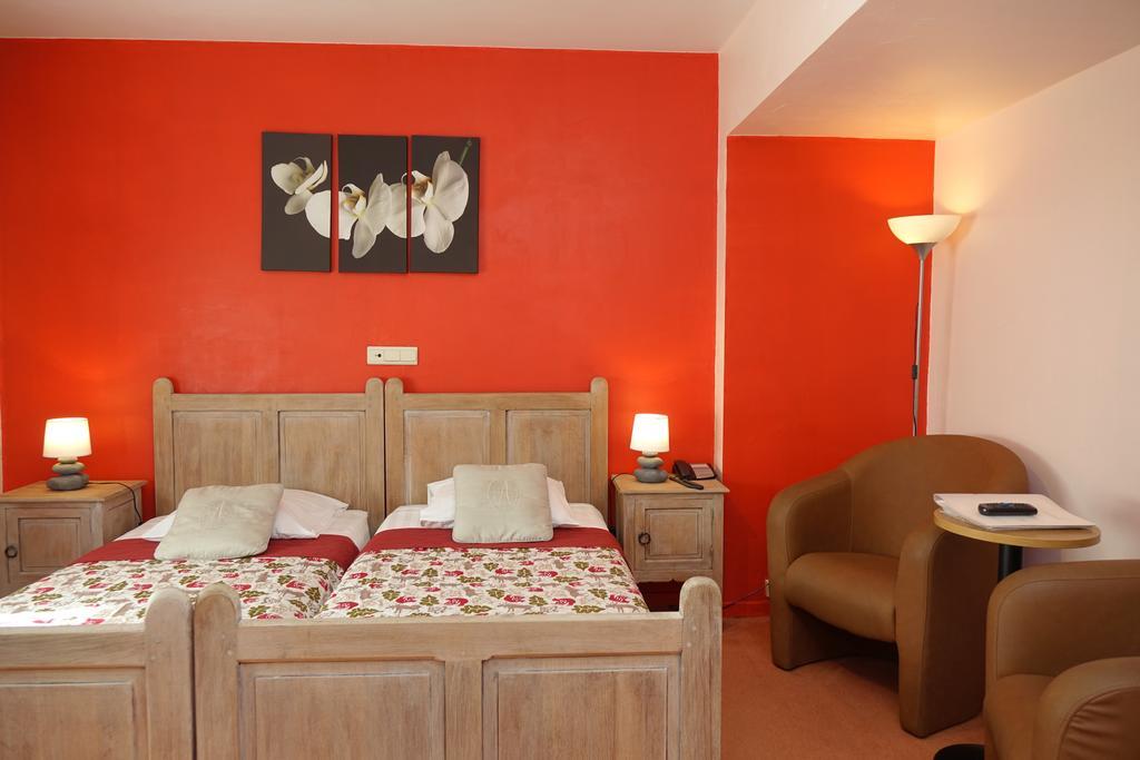 Logis L'Ermitage, Bistrot Des Saveurs Houffalize Exteriör bild