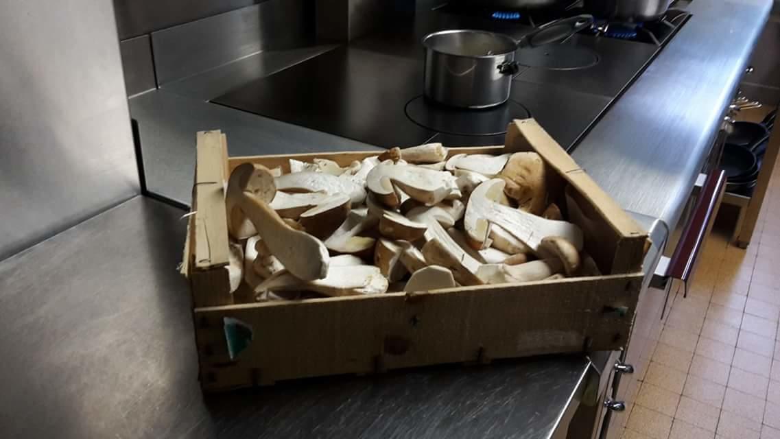 Logis L'Ermitage, Bistrot Des Saveurs Houffalize Exteriör bild